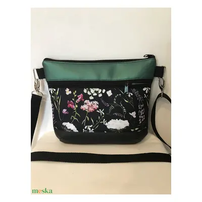 Crossbody tátika mintás fekete-zöld textilbőr