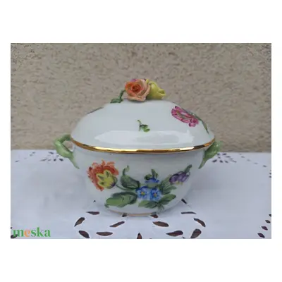 Herendi porcelán_rózsafogós bonbonier