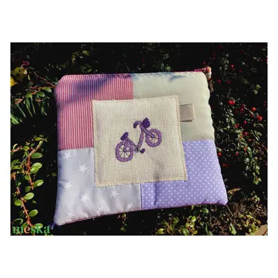 BIKE IN LILAC. Lila biciklis patchwork neszi vagy bármitartó