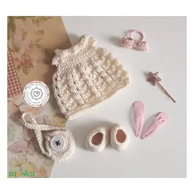 Kötött ruha amigurumi öltöztethető babához, CutePie kiegészítő, pamutból horgolt cipővel, táskáv