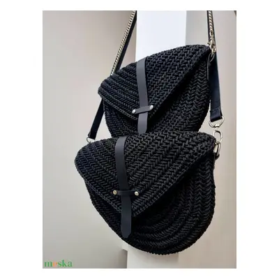 Horgolt crossbody, láncos pánttal, bőr kiegészítőkkel