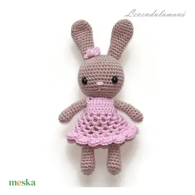 Horgolt barna nyuszilány rózsaszín ruhában amigurumi