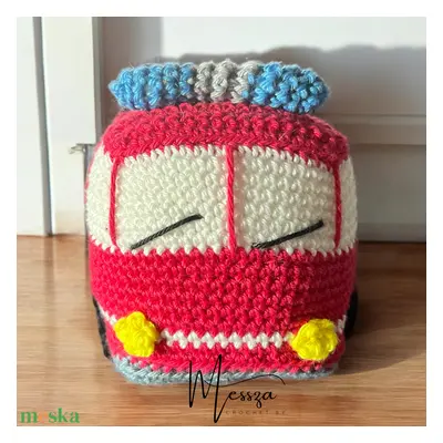 Horgolt Tűzoltóautó amigurumi (Messza)