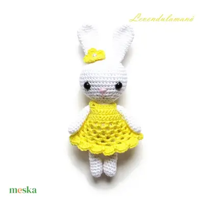 Horgolt fehér nyuszilány sárga ruhában amigurumi