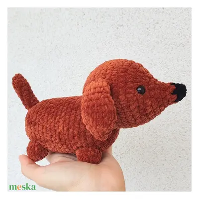 Horgolt amigurumi plüss tacskó