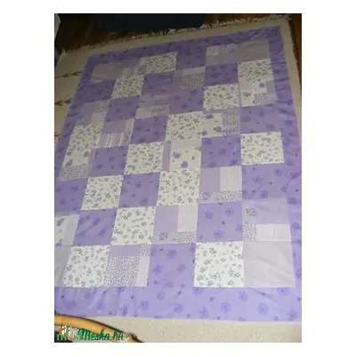 Lila patchwork takaró 20x20cm-es kockákból, falvédő