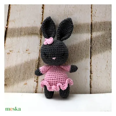 Nyuszi lány - amigurumi