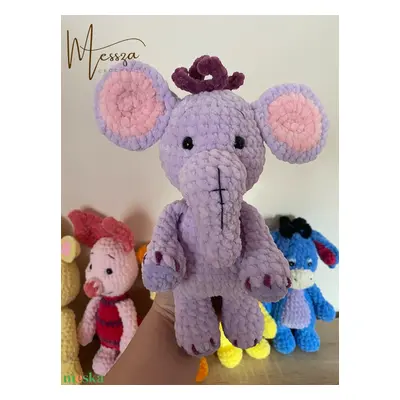 Horgolt Zelefánt a Micimackóból amigurumi (Messza)