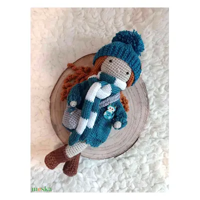 Kézzel horgolt, öltöztethető egyedi amigurumi baba