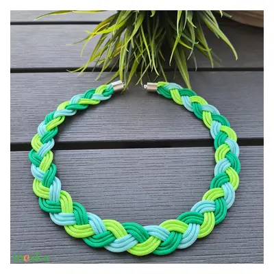 Zöld - menta - neon fonott paracord Nyaklánc