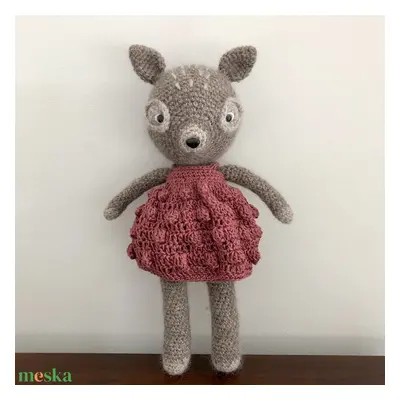 Horgolt őzike lány, ruhácskában - amigurumi