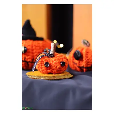 Kézzel horgolt , őszi dekoráció, halloweeni dísz