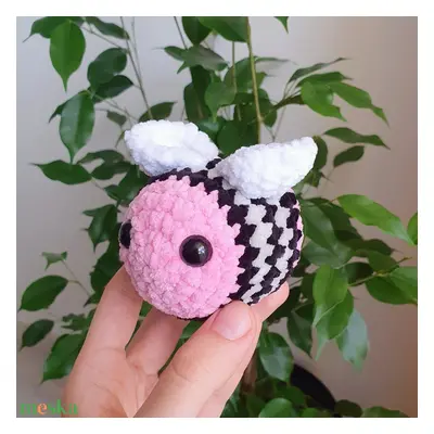 Horgolt amigurumi plüss méhecske