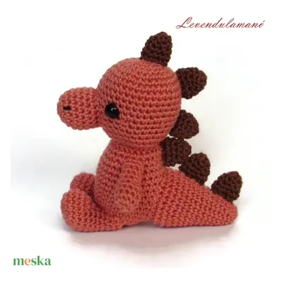 Horgolt narancssárga dinó amigurumi