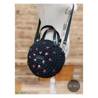 Horgolt női körtáska - MINI - HEARTS - Crossbody - FEKETE