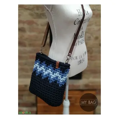 Horgolt női crossbody táska NAVYKÉK színben bőr vállpánttal - Cikk-cakk mintával - MINI