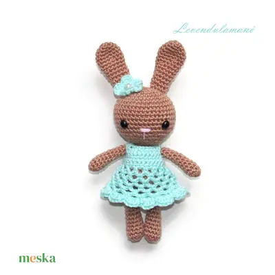 Horgolt napbarna nyuszilány menta színű ruhában amigurumi