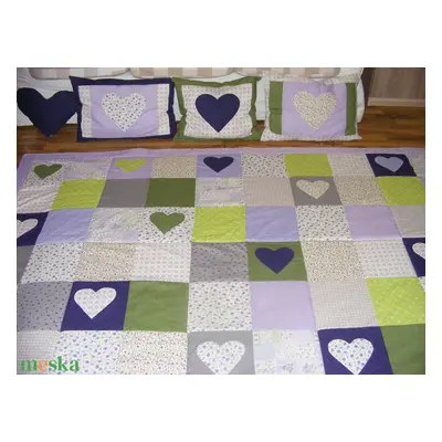 patchwork takaró zöld-lila-bézs szívecskékkel