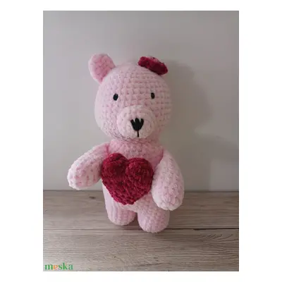 Rózsa, amigurumi maci szívvel