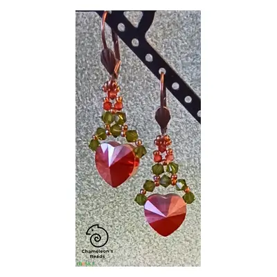 "Swarovski Red Magma Heart and Olive" Swarovski vörös kristály szív oliva zölddel gyöngyfűzött f