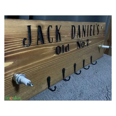 Jack Daniels ruhaakasztó