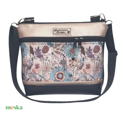 Bella crossbody oldaltáska 28x24cm - Réti virágok fekete-gyöngyházpúder