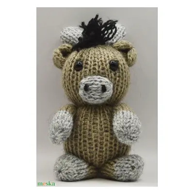 Kézi kötésű (amigurumi) állatfigura - Kisbika (fiúknak, lányoknak minden alkalomra)