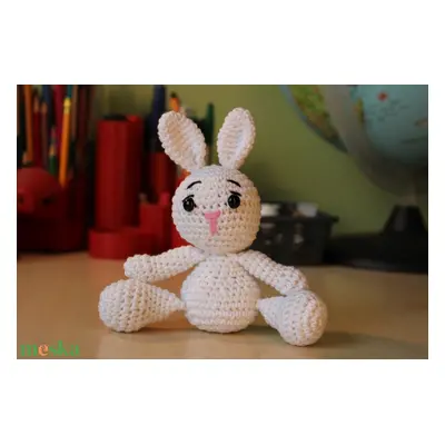 Nyuszi amigurumi figura mini