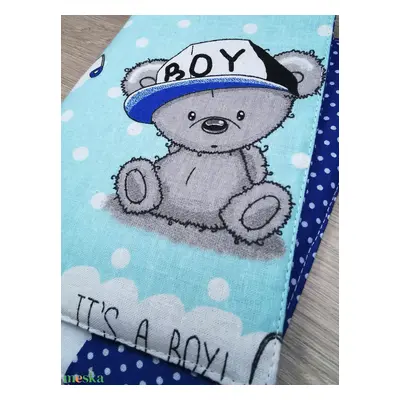 Egészségügyi kiskönyv borító "It's a boy kék macis" 3