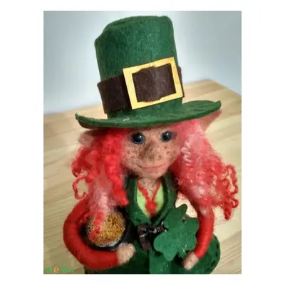 Tűnemezelt, nemez ír Leprechaun lány