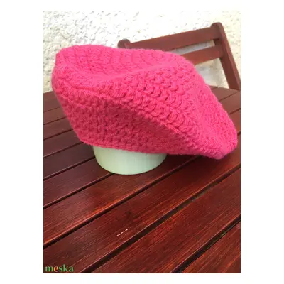 Pink beret sapka