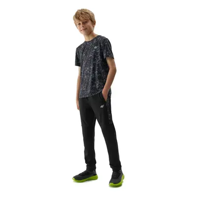 Fiú edzőnadrág 4F JUNIOR TROUSERS FNK-JAW23TFTRM334-20S-DEEP BLACK