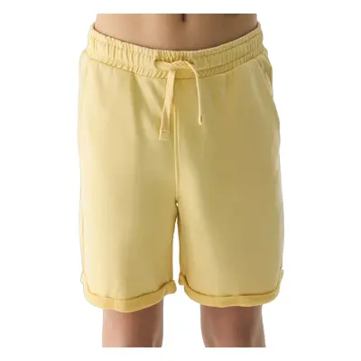 Fiú tréningruha rövidnadrág 4F JUNIOR SHORTS CAS-4FJWSS24TSHOM279-73S-LIGHT LEMON