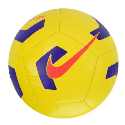 Focilabda NIKE Pitch Training - YELLOW VIOLET BRIGHT CRIMSON