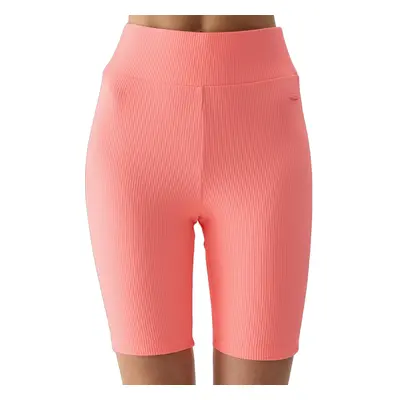 Női rövidnadrág 4F TIGHTS-4FWSS24TTIGF150-63N-CORAL NEON