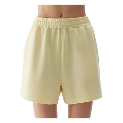 Női tréningruha rövidnadrág 4F SHORTS CAS-4FWSS24TSHOF324-73S-LIGHT LEMON