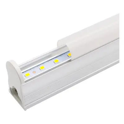 700 lumen fényerejű, 57 cm-es T5 LED fénycső armatúrával és hálózati csatlakozóval 8W (BBL)