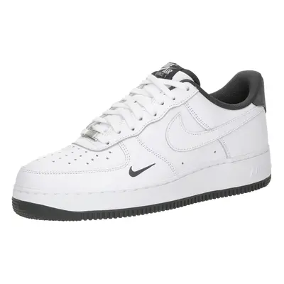 Nike Sportswear Rövid szárú sportcipők 'AIR FORCE '07 LV8' fekete / fehér